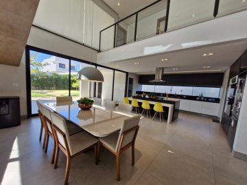 Casa em Condominio Zona Sul